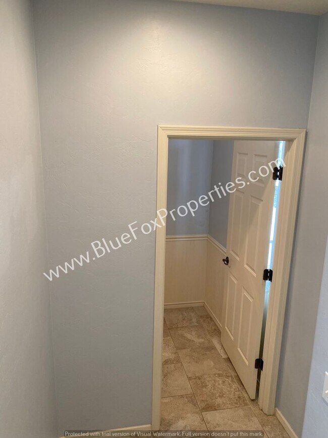 Building Photo - 8012 E Cabinet St
