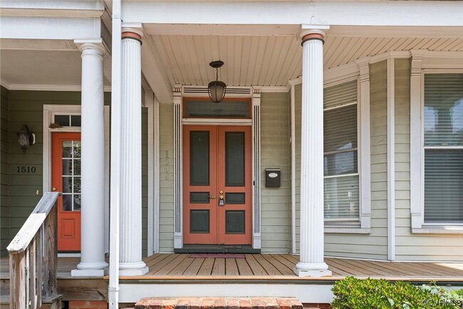 Building Photo - Huge 5 Bedroom House Next to VCU With Off ...