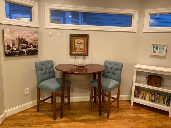 Foto del edificio - 3312B Elkins Ave