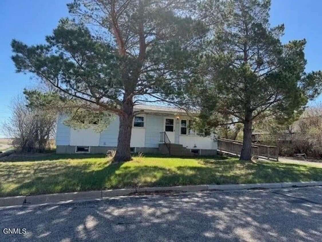 Primary Photo - 1123 2nd Ave E