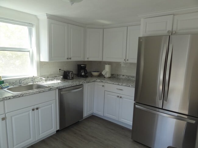 Building Photo - 155 Bayview St