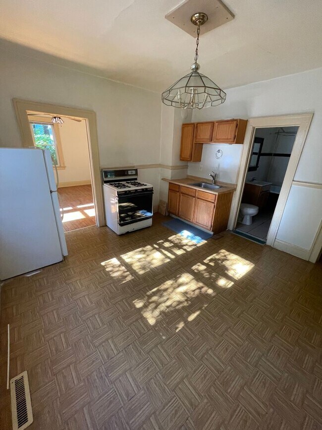 Foto del edificio - **First month rent half off**