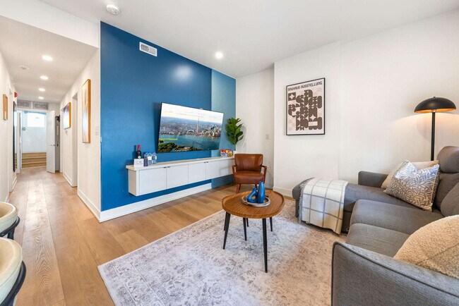 Building Photo - 168 McCaul St