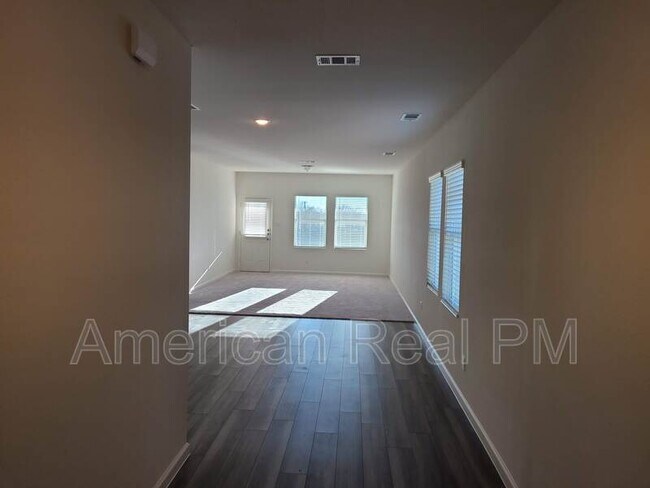Building Photo - 301 Madison Way