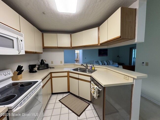Building Photo - 7667 N Wickham Rd