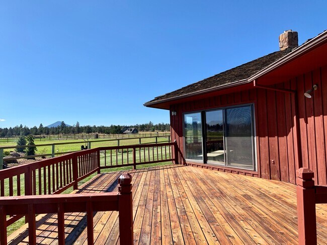 Foto del edificio - Spectacular Custom Home with Gorgeous Moun...