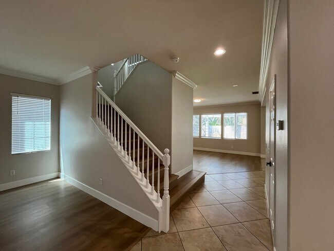 Foto del edificio - Spacious 5 Bedroom/3 Bath Home in Eastvale.