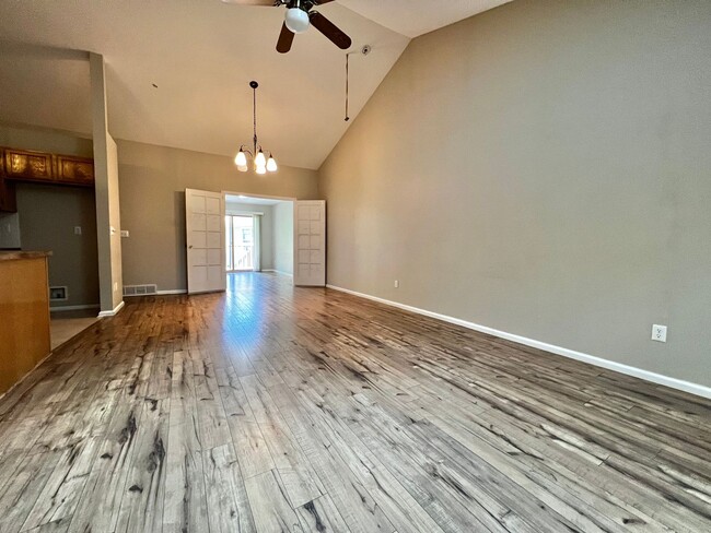 Building Photo - Charming 2 Bedroom House with Office, Fenc...