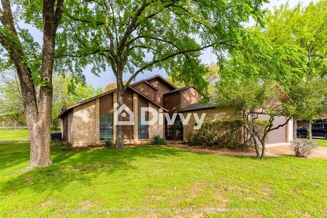 Foto del edificio - 2324 Escalante Ave, Fort Worth, TX 76112, USA