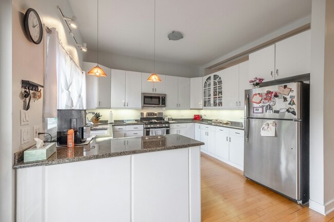 Photo - 1723 N Wood St House