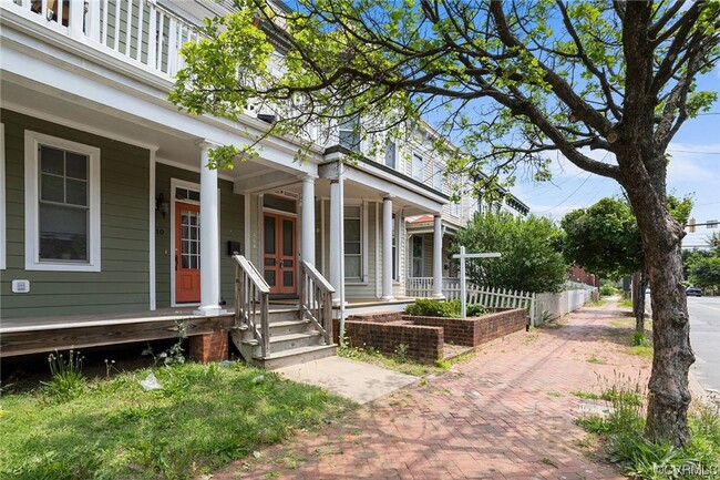 Building Photo - Huge 5 Bedroom House Next to VCU With Off ...