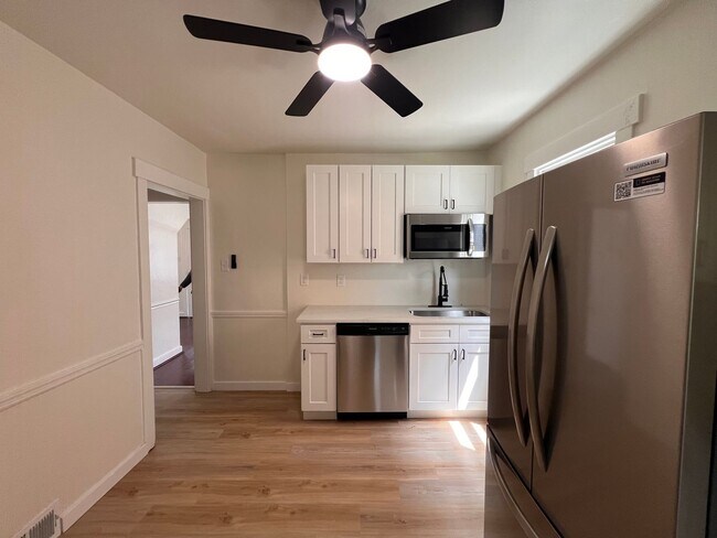 Foto del edificio - Pittsburgh - 4 Bedroom 2 Bathroom - Recent...