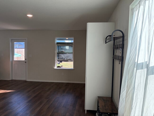 Building Photo - 10310 Glimmer