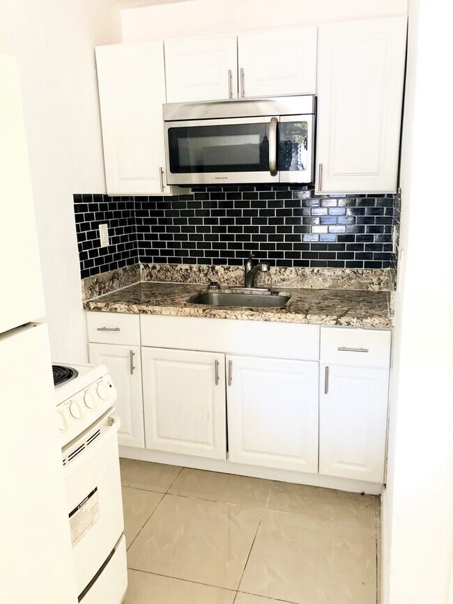 1046 Foster Rd Unit 2, Hallandale Beach, FL 33009 Apartments at 1046