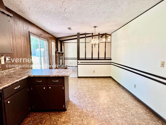 Building Photo - 4325 S Ash Ave