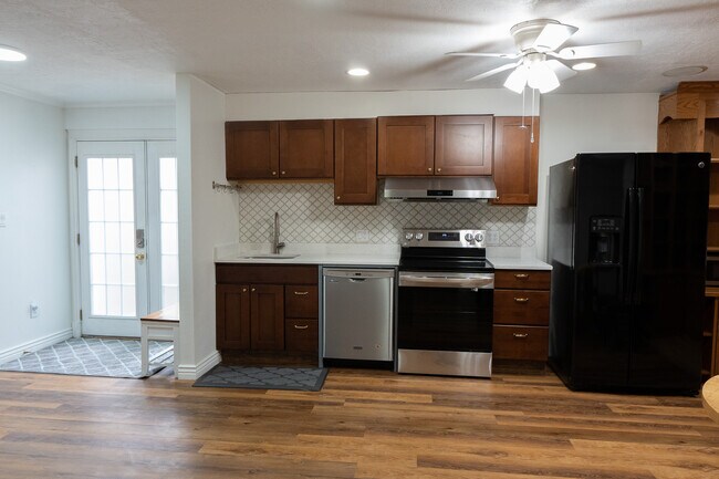 Building Photo - 482 S 100 W