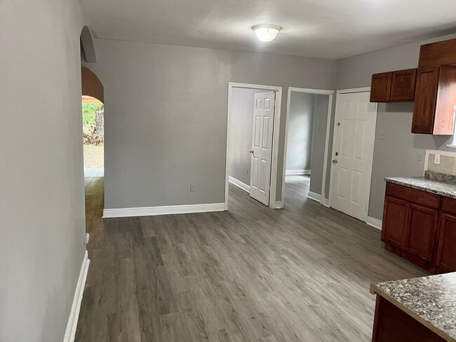 Building Photo - Remodeled 4/2 Home For Rent