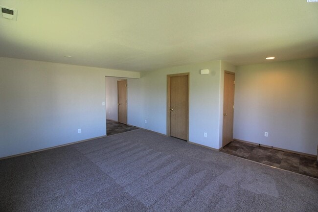 Building Photo - 3 Bed, 2 Bath Rambler in Pasco