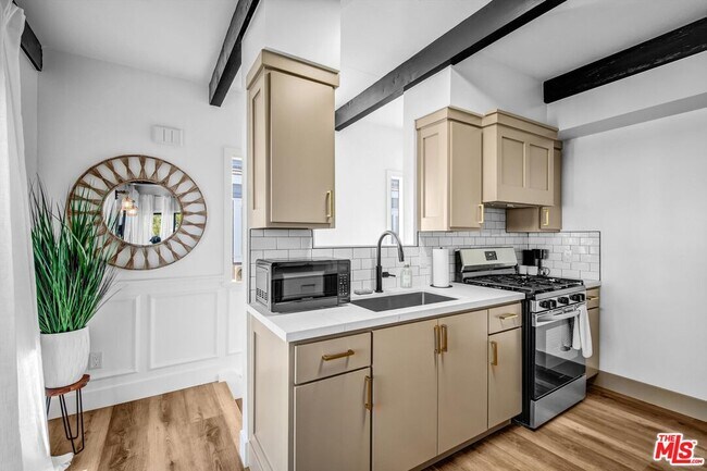 Building Photo - 1083 Montauk Ln