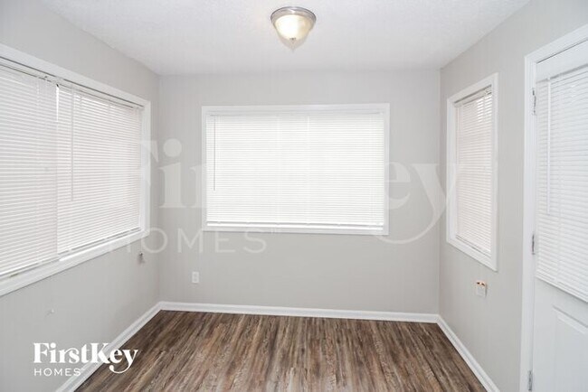 Foto del edificio - 5191 Kingswood Cove
