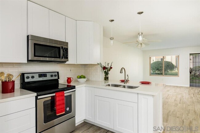 Foto del edificio - 6656 Bell Bluff Ave