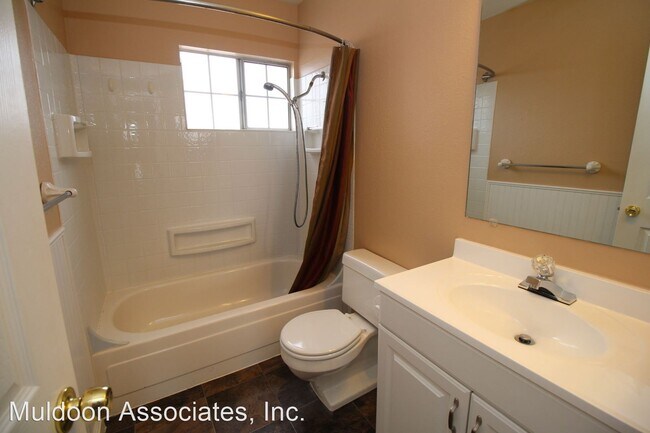 Building Photo - 2 br, 1.5 bath House - 3415 Rebecca Lane #E