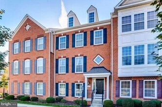 Building Photo - 8621 Blue Smoke Ct