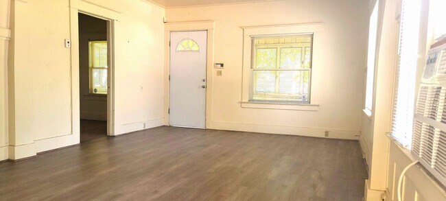 Interior Photo - Redwood Glen Apartments