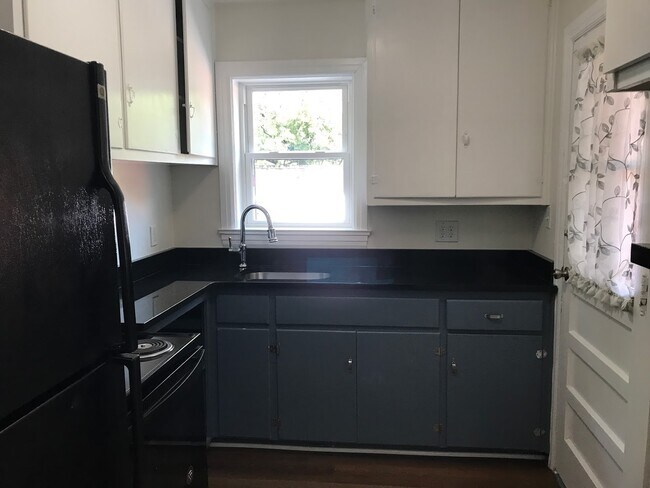 Kitchen - 1029 Young Ave