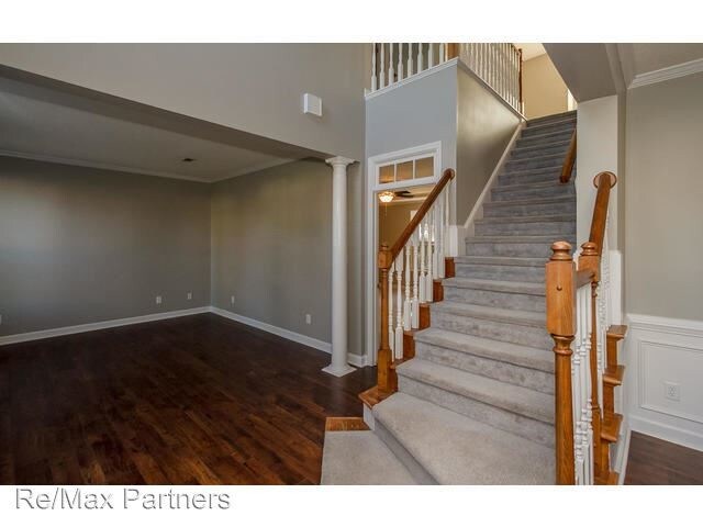 Building Photo - 5 br, 3.5 bath House - 1390 Aylesbury Drive