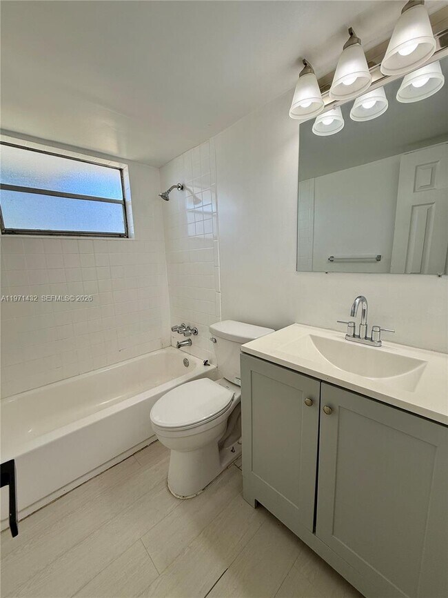 Foto del edificio - 921 SW 74th Terrace