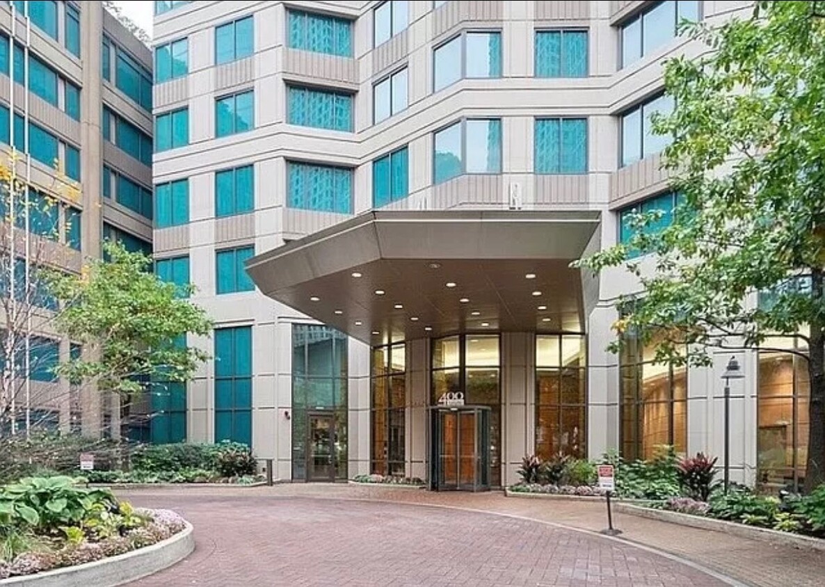 Primary Photo - 400 N LaSalle Dr