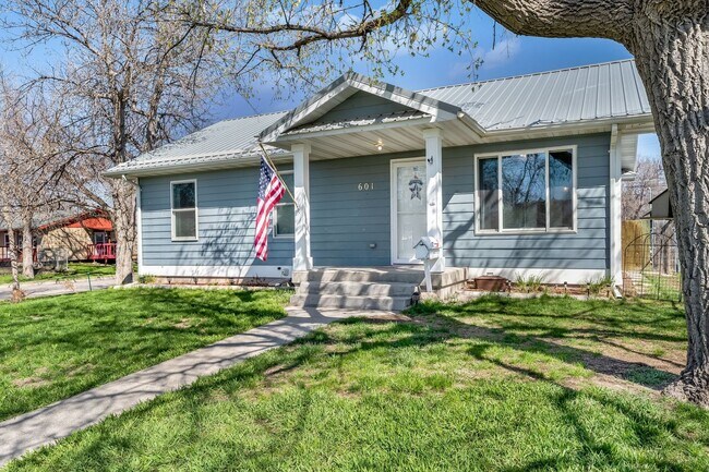 Building Photo - Single-Story Three Bedroom Home with Fenced Yard