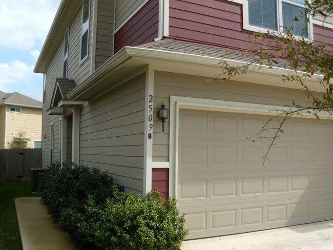 Building Photo - 2509 Allred Dr