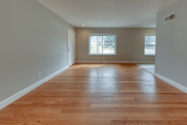 Building Photo - 933 Brookside Ave