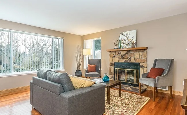 Building Photo - Remodeled 3BR Home Near DT Seattle – A/C, ...