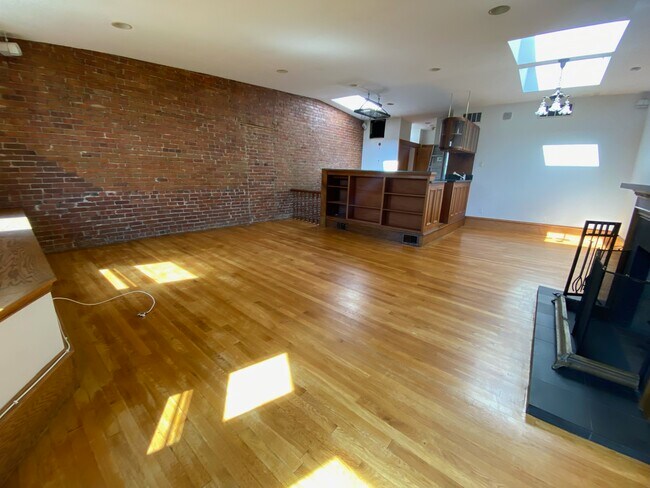 Building Photo - 15 Holyoke St