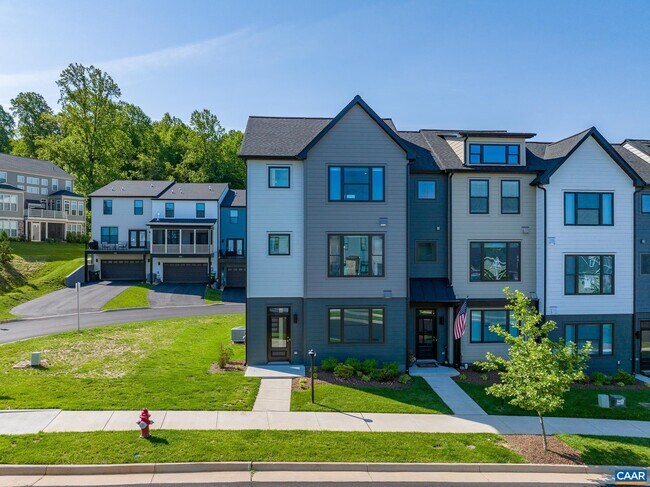 Building Photo - 1521 Knoll Ln