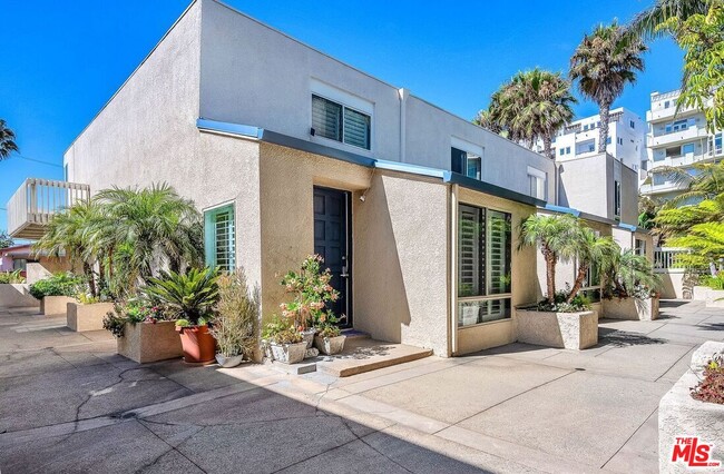 Building Photo - 7301 Vista Del Mar