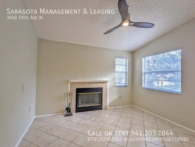 Building Photo - Upstairs 2 Bed 2 Bath in the Mirror Lake C...