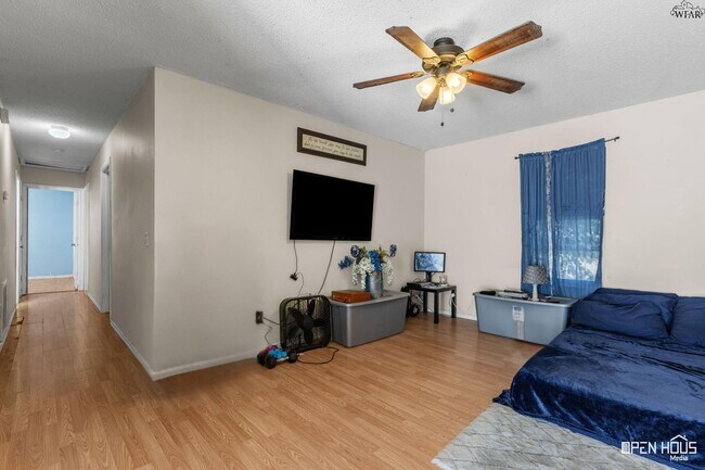 Building Photo - 515 N Texas St