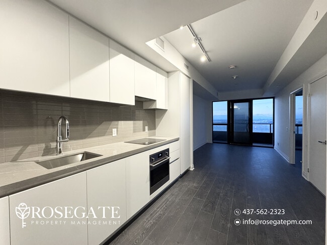 Building Photo - Luxury 1 Bedroom + Den Condo with Balcony & Included Internet in Mississauga