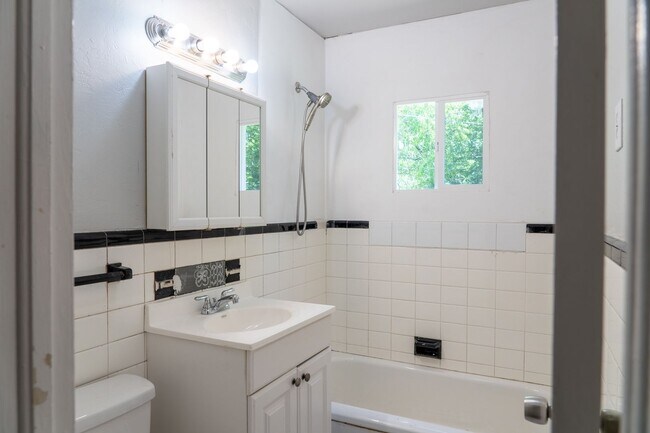 Foto del edificio - NEWLY RENOVATED 2 BEDROOM HOME!
