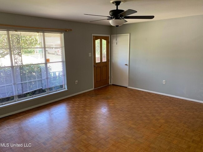 Building Photo - 2504 Middlecoff Dr
