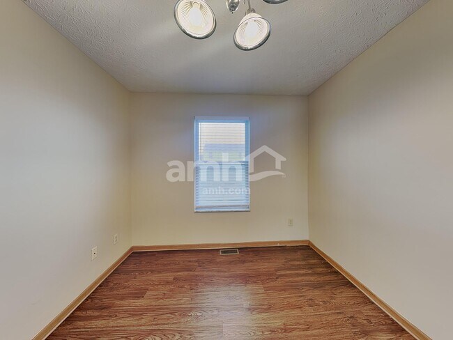 Foto del edificio - 4242 Honey Bee Ct