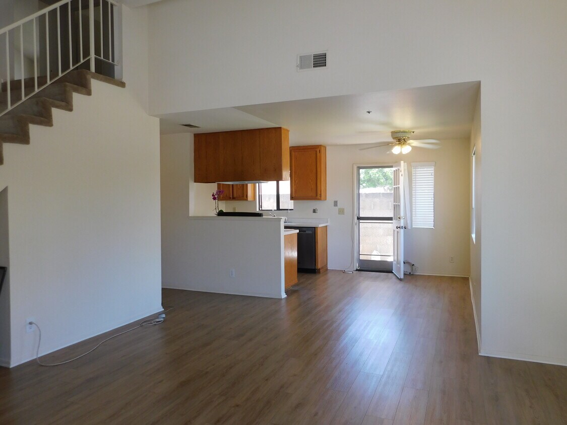 Foto principal - 8641 Moody St