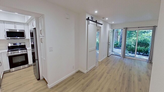 Foto del edificio - 1 bed/ 1 bath Condo in Goleta-Eucalyptus Grove HOA