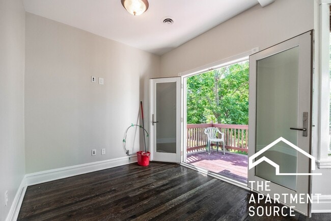 Building Photo - 3310 W Berteau Ave