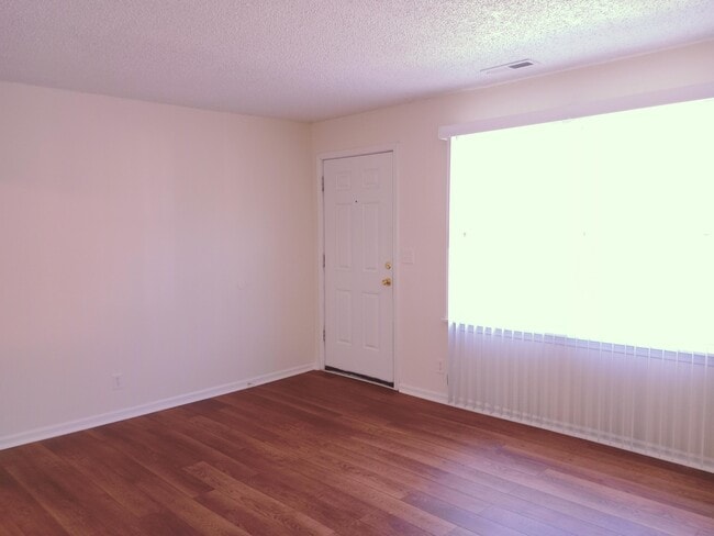 Building Photo - 2504 Glenn Dr