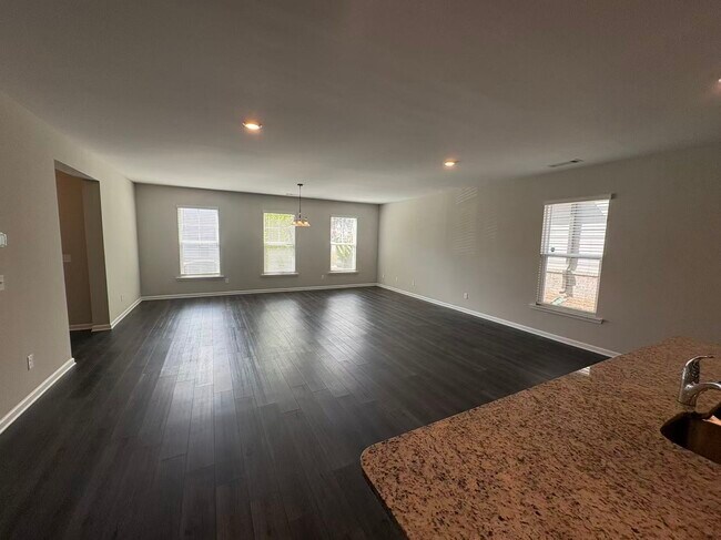 Foto del edificio - 2471 Hanover Woods Rd